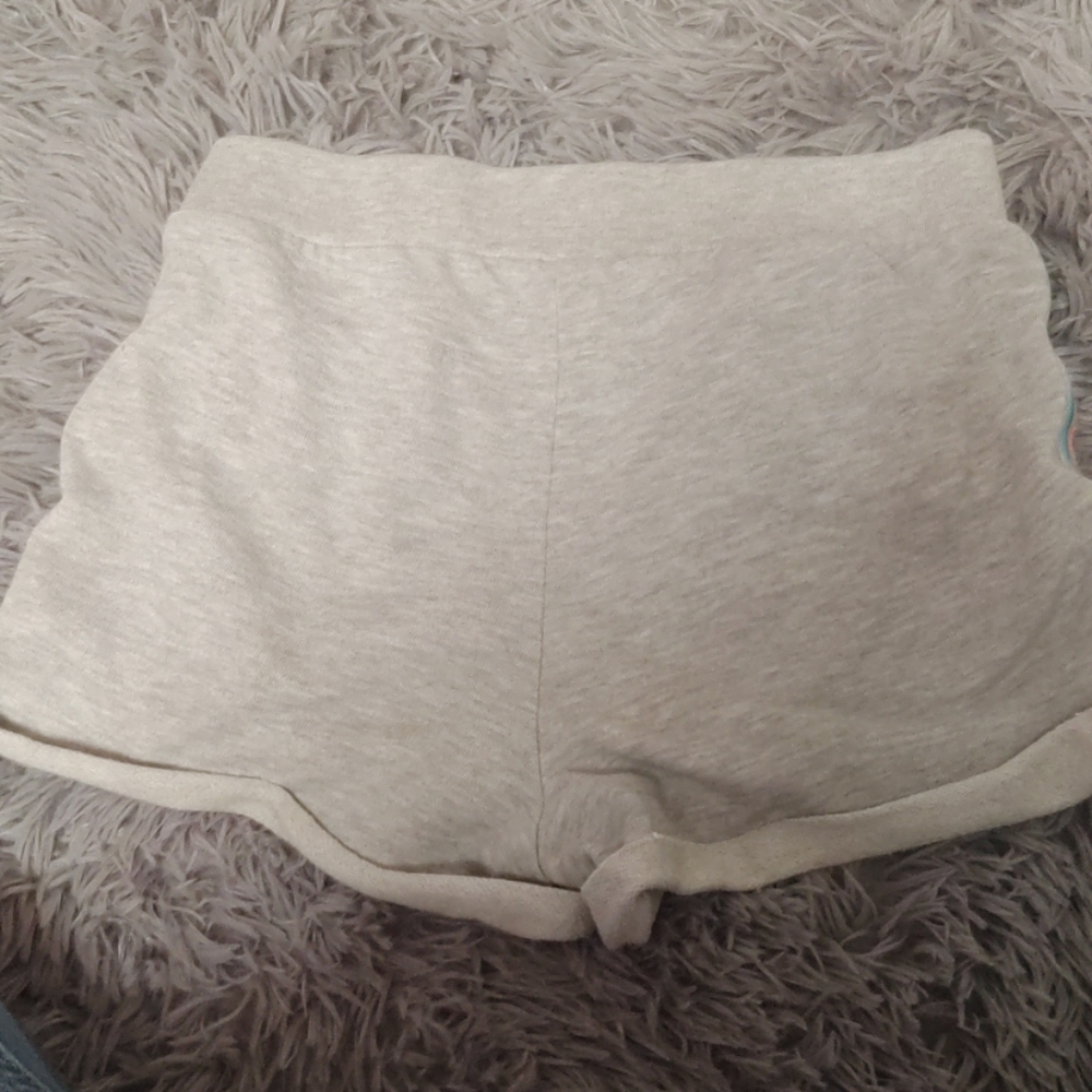 Shorts - Picture 3 of 3